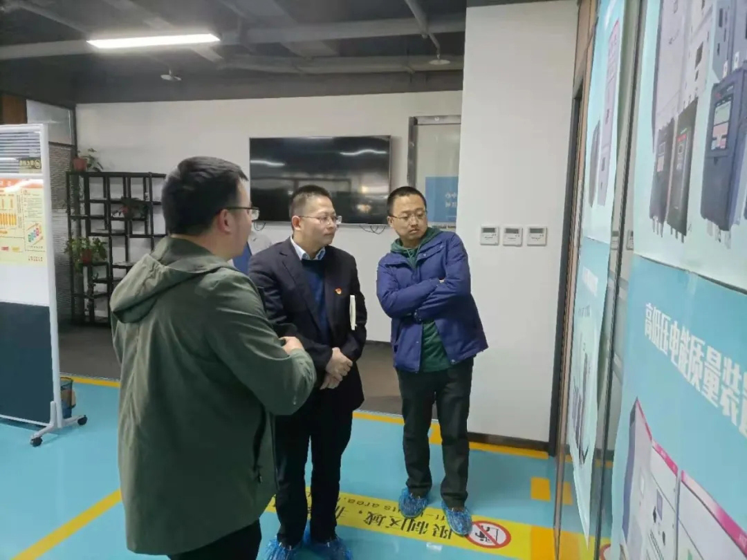 西安软件园发展中心副主任周非凡走访888集团游戏官网(图2) 西安软件园发展中心副主任周非凡走访888集团游戏官网(图2)