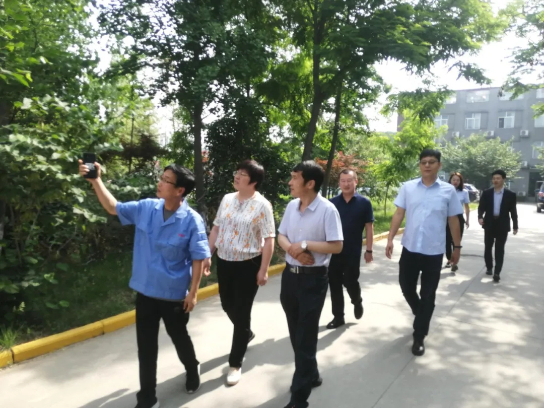 兵团第十一师领导莅临888集团游戏官网考察交流(图3) 兵团第十一师领导莅临888集团游戏官网考察交流(图3)