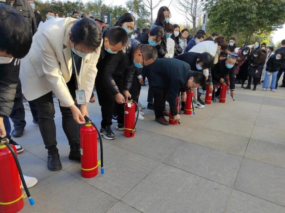 888集团游戏官网消防应急演练实录(图4)